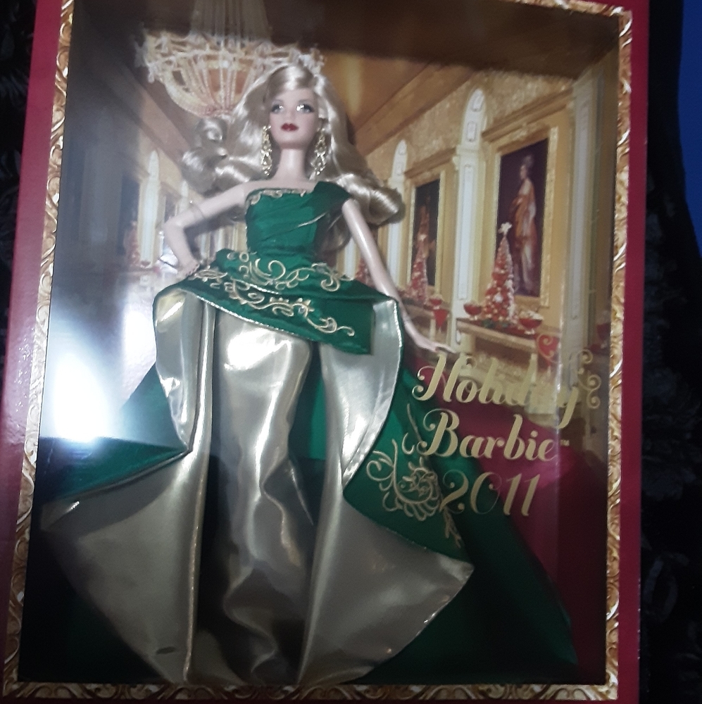 HOLIDAY BARBIE 2011 COLLECTOR SERIES